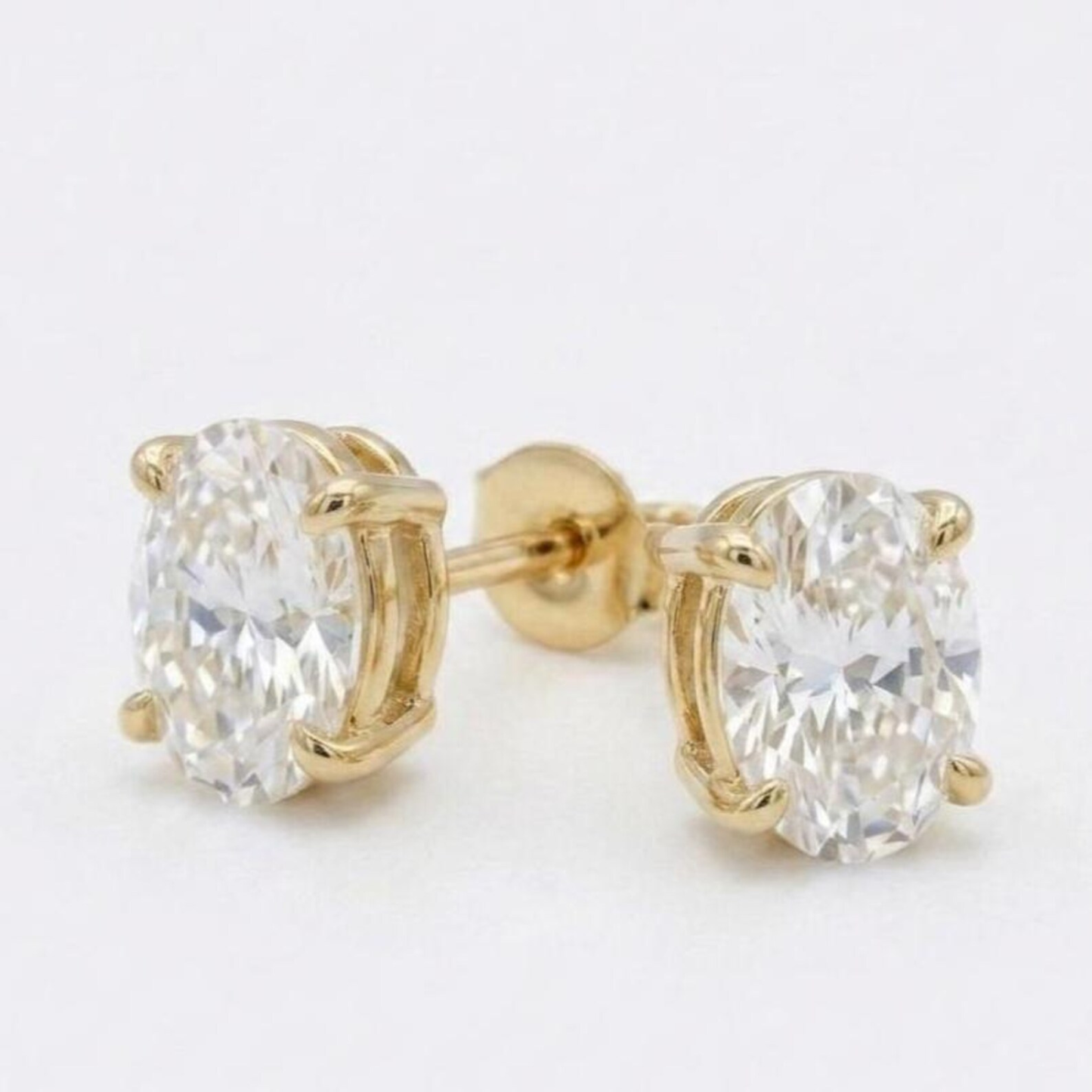 1.50 Ct Oval Cut Stud Earring