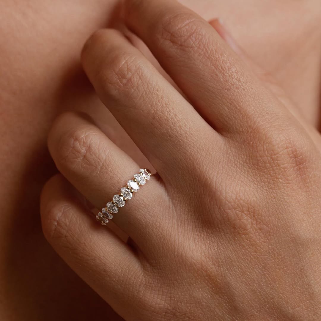 1.41 CT Classic Oval Diamond Anniversary Ring in Delicate Gold Band For Women