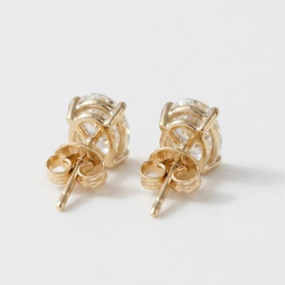 1.50 Ct Oval Cut Stud Earring