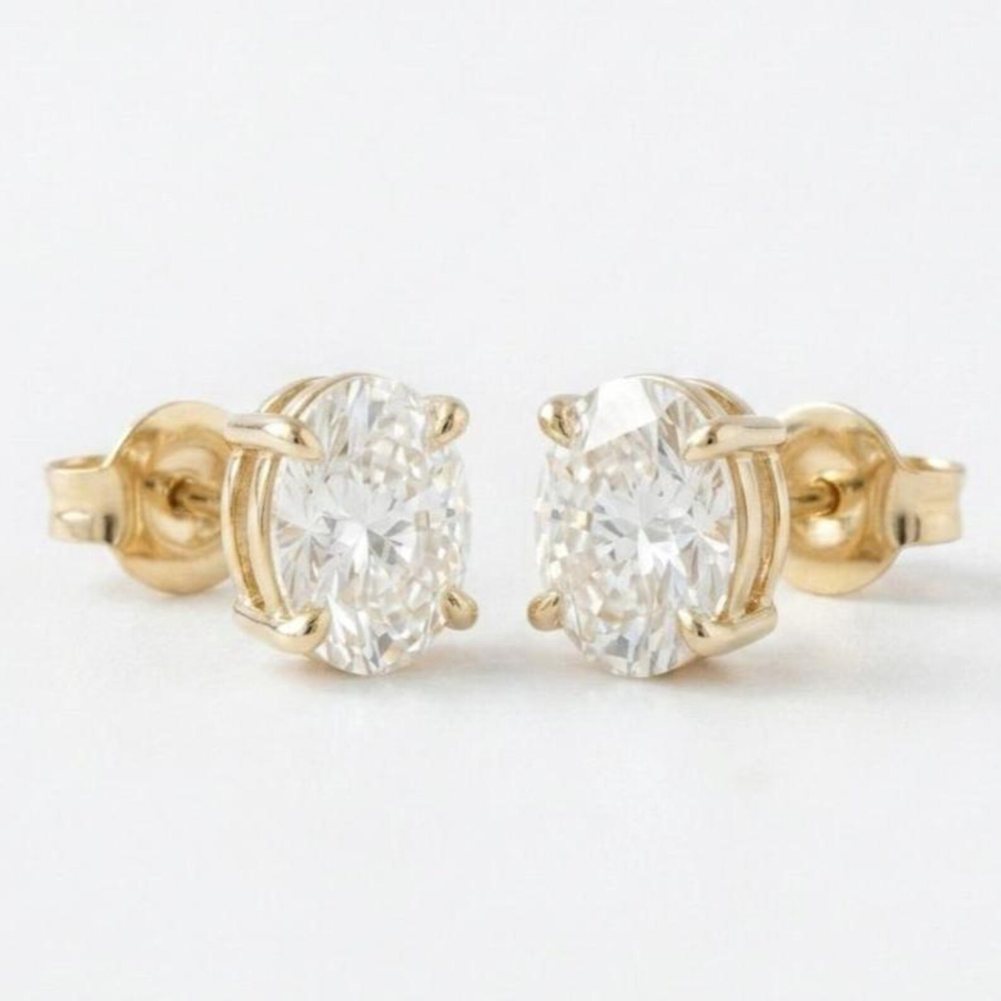 1.50 Ct Oval Cut Stud Earring