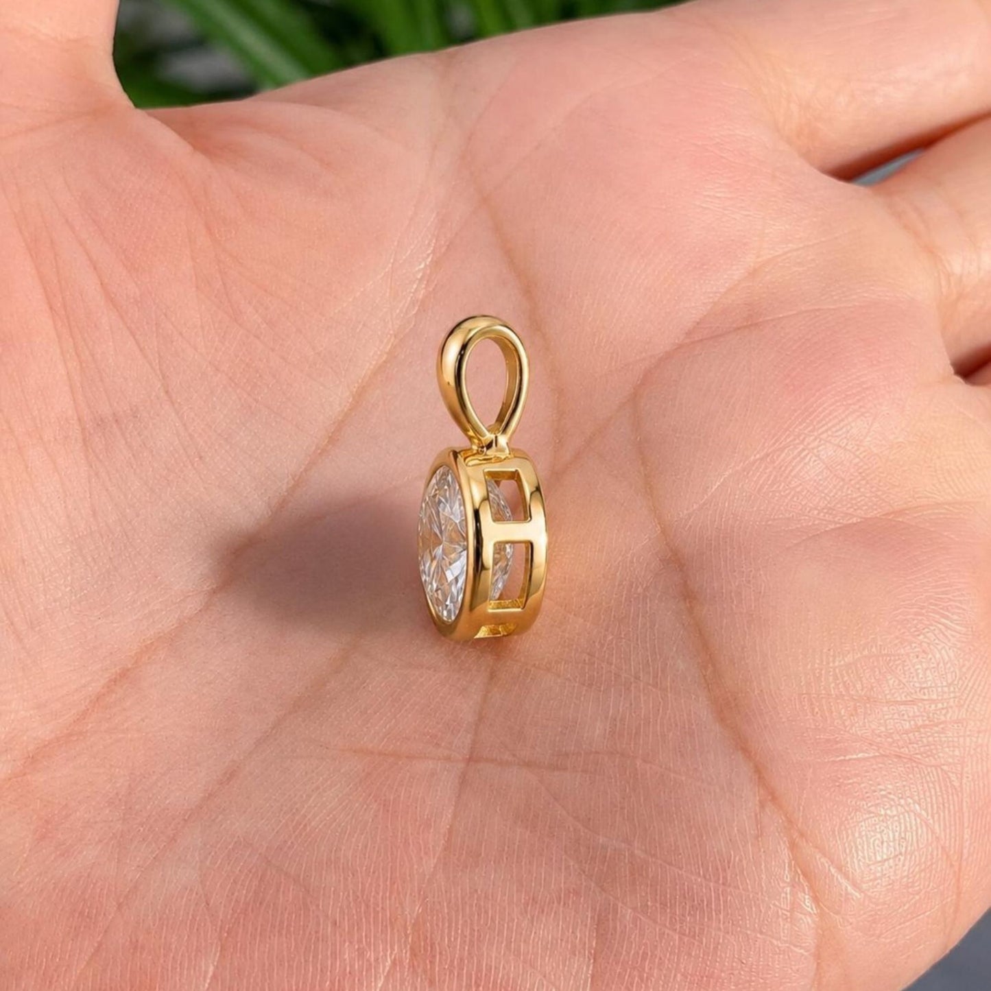 Round Cut Bezel Pendant Necklace