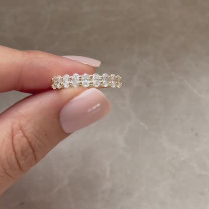 1.41 CT Classic Oval Diamond Anniversary Ring in Delicate Gold Band For Women